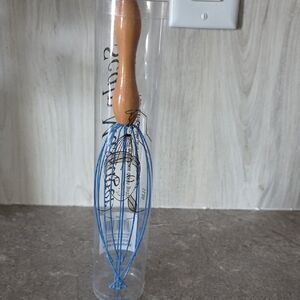 (J38) Wooden Handle Blue Bath Whisk